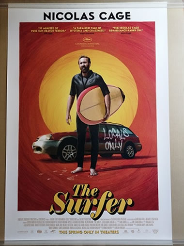 THE SURFER@ij̉f|X^[